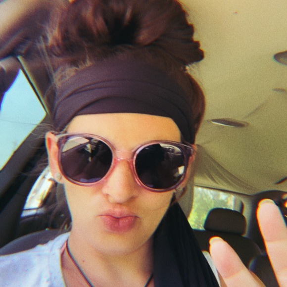 Meet your Posher, Holly - Picture 1 of 1